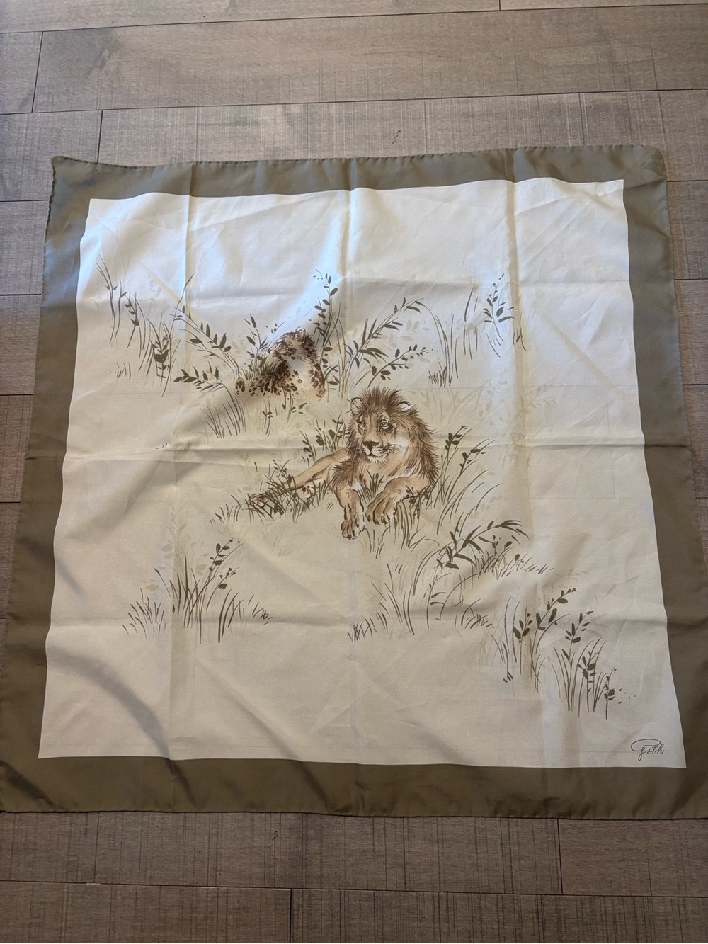 🌺5/$25🌺Vintage Sheer Ivory and Taupe Square Scarf with Lion Motif